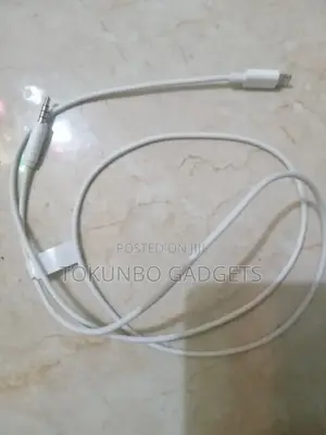 Uk Used iPhone Lightning To 3.5mm Audio Jack