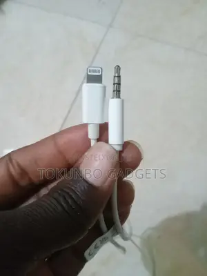 Uk Used iPhone Lightning To 3.5mm Audio Jack