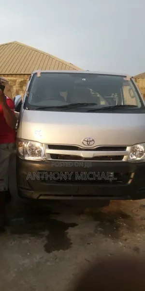 Toyota HiAce 2010 Black