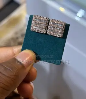 18 Karat Yellow 3gold Real Diamond Stud