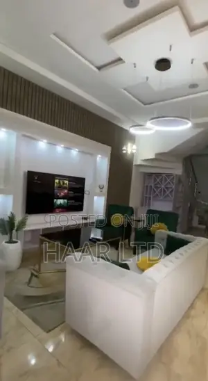 Weekly Apartment Per Week With Luxury Sitting Room