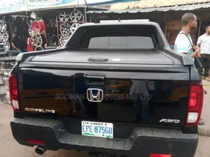 Honda Ridgeline Boot Cover Rolling With TRD Spoiler - - =:'*