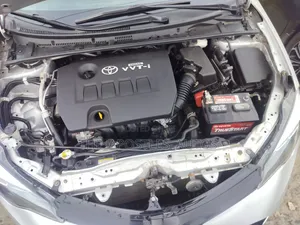 Toyota Corolla LE Eco (1.8L 4cyl 2A) 2018 Silver