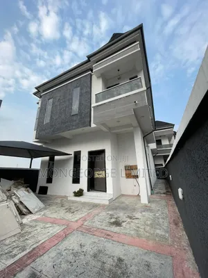 4bdrm Duplex in Chevron for sale