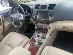 Toyota Highlander Limited 3.5l 4WD 2013 Green