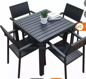 Standard Quality Modern Restaurant Table With Chairs