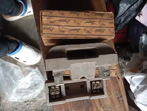 200 Amps Fuse and Base