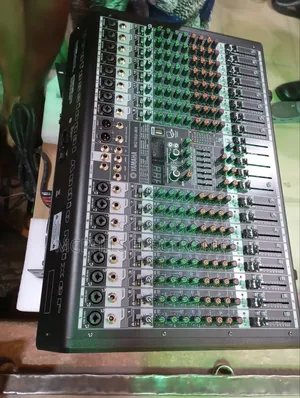 Yamaha DSP 16-channels Audio Mixer Console
