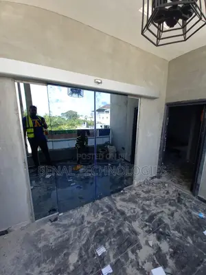 Auto-Detecting Sliding Door