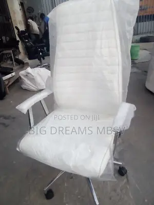 B430 Leather Executive Swivel Chair (White)