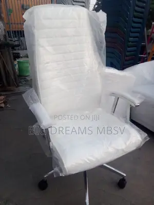 B430 Leather Executive Swivel Chair (White)