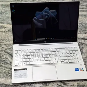 Laptop HP Pavilion 15-Eh0050wm 8GB Intel Core I5 SSD 512GB