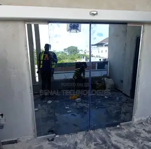 Auto-Sensoric Entrance Door