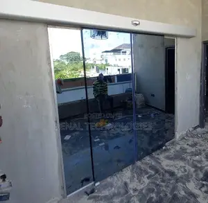 Auto-Sensor Slide Door
