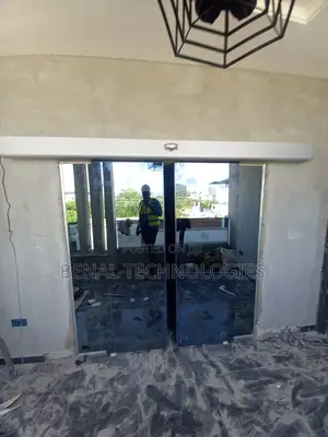 Automatic Entrance With Sensor