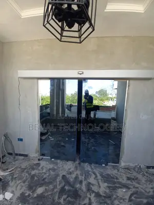 Sensor-Scan Sliding Door