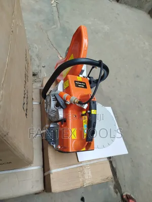 Portable Saw/Concrete Cutting Machine.