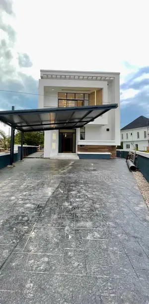 5bdrm Duplex in Ikota for sale