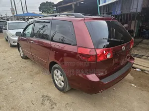 Toyota Sienna LE FWD 2006 Red