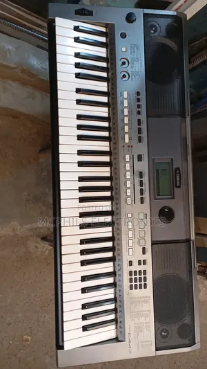 Uk-used Uamaha Keyboard PSR-E443