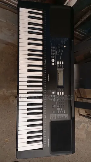 Uk-Used Yamaha Keyboard PSR-E363
