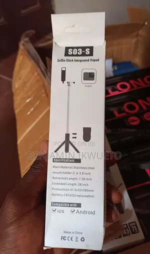 S03 Selfie Stick With Light.