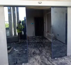 Motion-Monitor Entrance Door