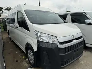 Toyota HiAce 2021 White