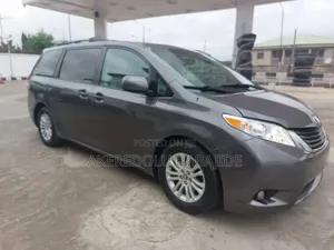 Toyota Sienna 2014 Green