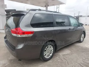 Toyota Sienna 2014 Green