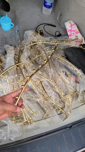 Gold 9 Pin Wavy Wall Hanger