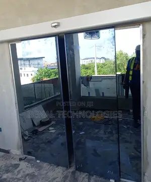 Auto-Reactive Sensor Door