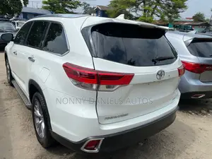 Toyota Highlander Limited Platinum 4dr SUV AWD (3.5L 6cyl 6A) 2015