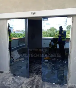 Automated Entry Glass Door With Motion Sensor