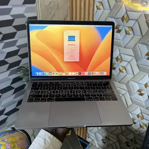 Laptop Apple MacBook 2020 16GB Intel Core I7 SSD 1T