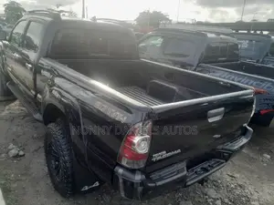 Toyota Tacoma PreRunner V6 4dr Double Cab 6.1 ft. SB (4.0L 6cyl 5A)