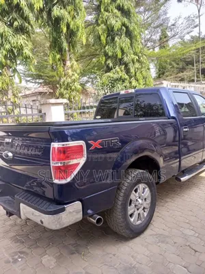 Ford F750 2013 Blue