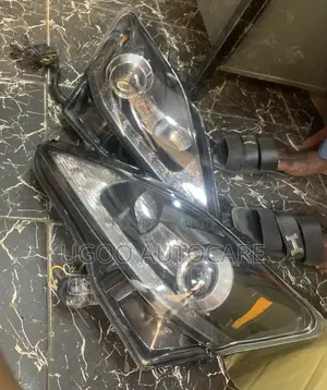 Headlight IS250 With Daylight Set