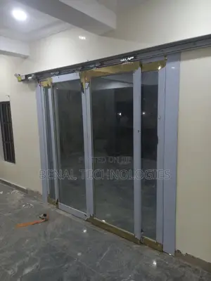 Hands-Free Glass Door With Sensor