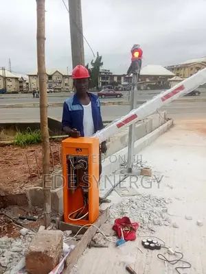 6 Meters Remote Controlled Boom Barrier System With 2 Remote