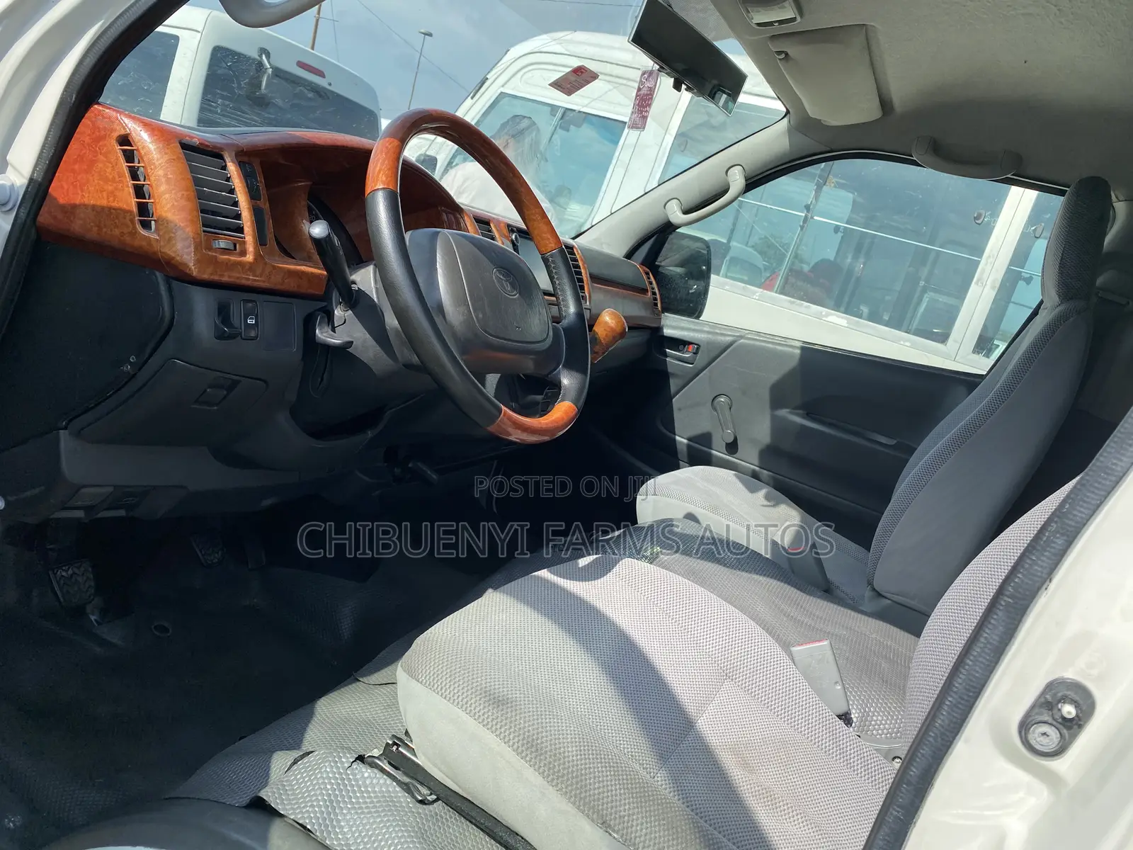 Toyota HiAce 2015 White