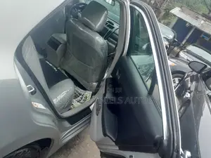 Toyota Camry LE 4dr Sedan (2.5L 4cyl 6A) 2012 Silver