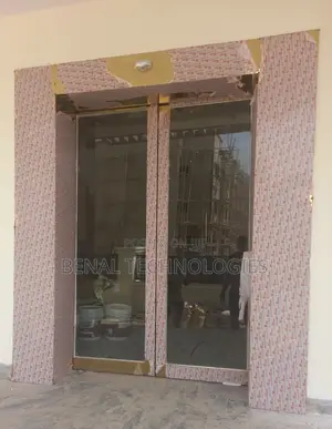 Automatic Motion-Detection Glass Door