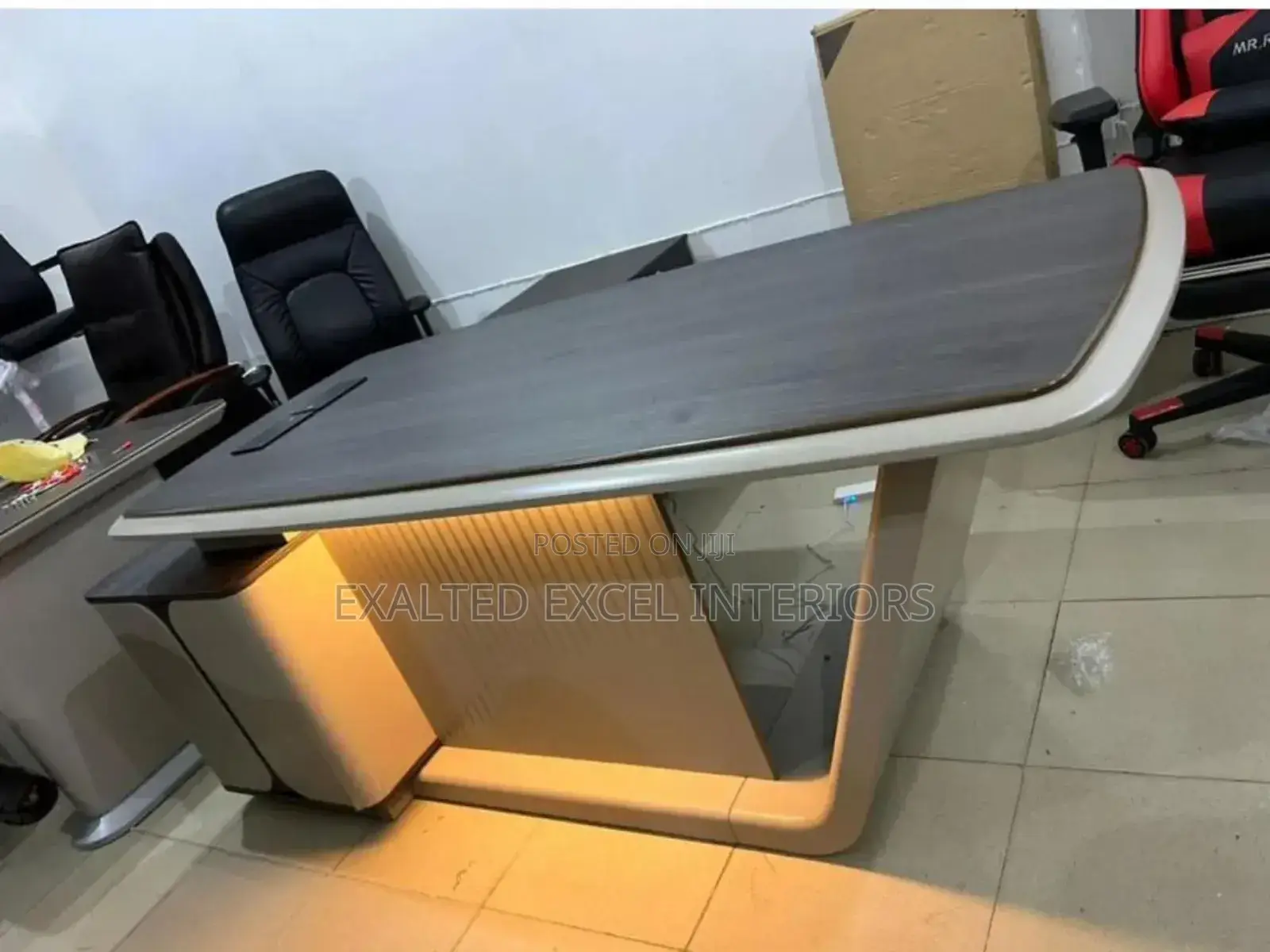 Top Luxury MD Office Table(1.6meter)