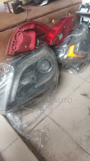 GL 2013,2014 Headlights Mercedes-Benz