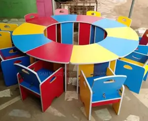 Circle Arrange Desk and Chairs for Nursery