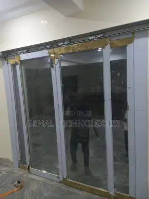 Automatic Entryway With Motion Sensor Glass Door