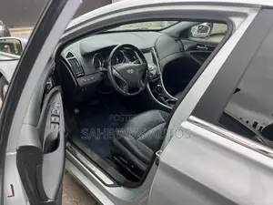 Hyundai Sonata Limited 2.0T Sedan (2.0L 4cyl 6A) 2012 Silver