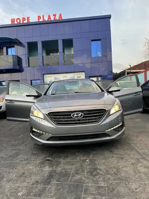 Hyundai Sonata SE 4dr Sedan (2.4L 4cyl 6A) 2015 Gray