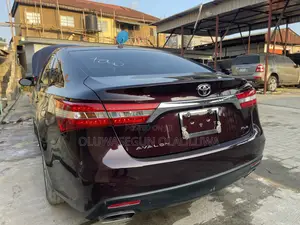 Toyota Avalon XLE 4dr Sedan (3.5L 6cyl 6A) 2015 Red